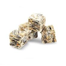 Nærbilde av Fish4Dogs Sea Jerky Fish Tiddlers laget av fiskeskinn